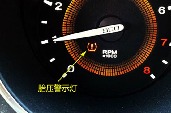 大多数车型都配备胎压监测系统,用以时刻监测轮胎压力是否正常